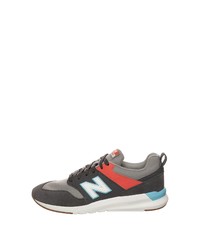 dunkelgraue Sportschuhe von New Balance