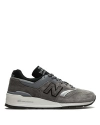 dunkelgraue Sportschuhe von New Balance