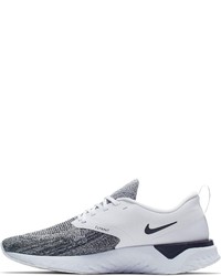 dunkelgraue Sportschuhe von Nike