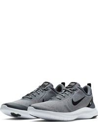 dunkelgraue Sportschuhe von Nike