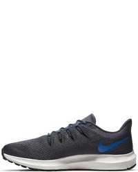 dunkelgraue Sportschuhe von Nike