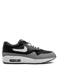 dunkelgraue Sportschuhe von Nike