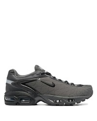 dunkelgraue Sportschuhe von Nike