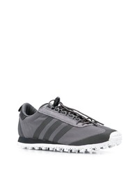 dunkelgraue Sportschuhe von adidas