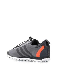 dunkelgraue Sportschuhe von adidas