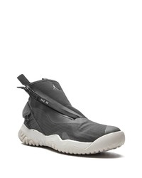 dunkelgraue Sportschuhe von Jordan