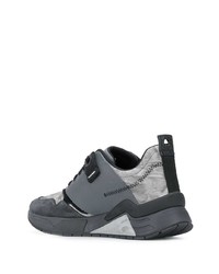 dunkelgraue Sportschuhe von Diesel