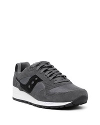 dunkelgraue Sportschuhe von Saucony