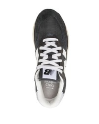 dunkelgraue Sportschuhe von New Balance