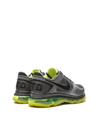 dunkelgraue Sportschuhe von Nike