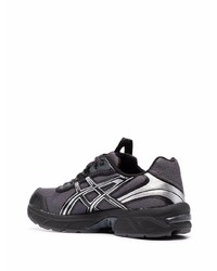 dunkelgraue Sportschuhe von Asics