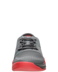 dunkelgraue Sportschuhe von Under Armour