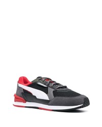 dunkelgraue Sportschuhe von Puma