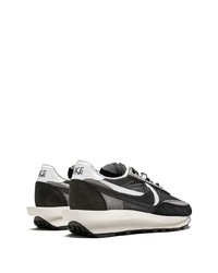 dunkelgraue Sportschuhe von Nike