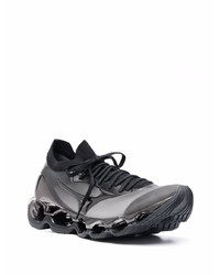 dunkelgraue Sportschuhe von Mizuno