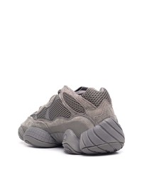 dunkelgraue Sportschuhe von adidas YEEZY