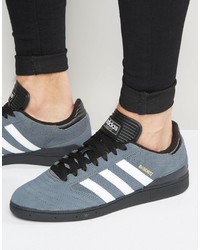 dunkelgraue Turnschuhe von adidas