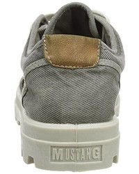 dunkelgraue Turnschuhe von Mustang