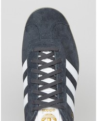 dunkelgraue Turnschuhe von adidas