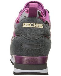 dunkelgraue Turnschuhe von Skechers