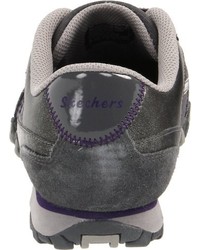 dunkelgraue Turnschuhe von Skechers