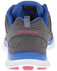 dunkelgraue Turnschuhe von Skechers