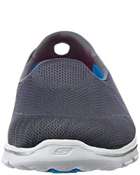 dunkelgraue Turnschuhe von Skechers