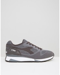 dunkelgraue Turnschuhe von Diadora