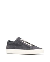 dunkelgraue Wildleder niedrige Sneakers von Common Projects