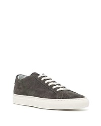 dunkelgraue Wildleder niedrige Sneakers von Common Projects