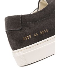 dunkelgraue Wildleder niedrige Sneakers von Common Projects