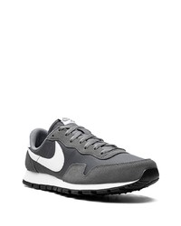 dunkelgraue Wildleder niedrige Sneakers von Nike