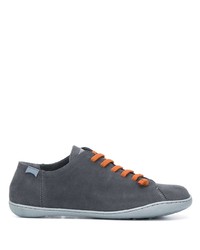 dunkelgraue Wildleder niedrige Sneakers von Camper