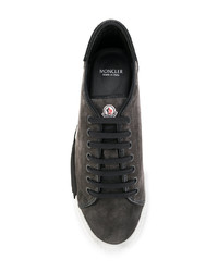 dunkelgraue Wildleder niedrige Sneakers von Moncler