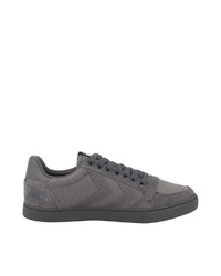 dunkelgraue Wildleder niedrige Sneakers von Hummel