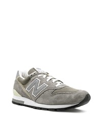 dunkelgraue Wildleder niedrige Sneakers von New Balance