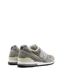 dunkelgraue Wildleder niedrige Sneakers von New Balance