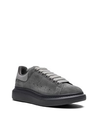 dunkelgraue Wildleder niedrige Sneakers von Alexander McQueen