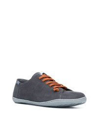 dunkelgraue Wildleder niedrige Sneakers von Camper