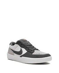 dunkelgraue Wildleder niedrige Sneakers von Nike