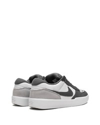 dunkelgraue Wildleder niedrige Sneakers von Nike