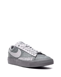 dunkelgraue Wildleder niedrige Sneakers von Nike