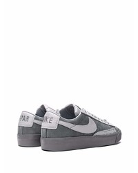 dunkelgraue Wildleder niedrige Sneakers von Nike