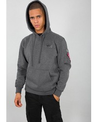 dunkelgrauer bedruckter Pullover mit einem Kapuze von Alpha Industries