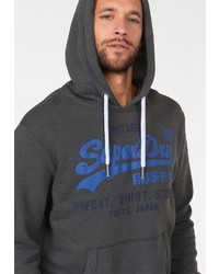 dunkelgrauer bedruckter Pullover mit einem Kapuze von Superdry