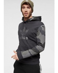 dunkelgrauer Camouflage Pullover mit einem Kapuze von adidas Originals