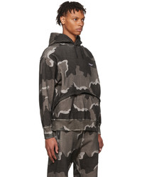 dunkelgrauer Camouflage Pullover mit einem Kapuze von Undercover