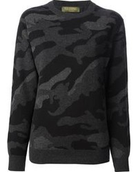 dunkelgrauer Camouflage Pullover mit einem Rundhalsausschnitt