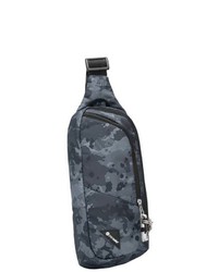 dunkelgrauer Camouflage Rucksack von Pacsafe