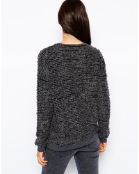 dunkelgrauer flauschiger Pullover mit einem Rundhalsausschnitt von Just Female